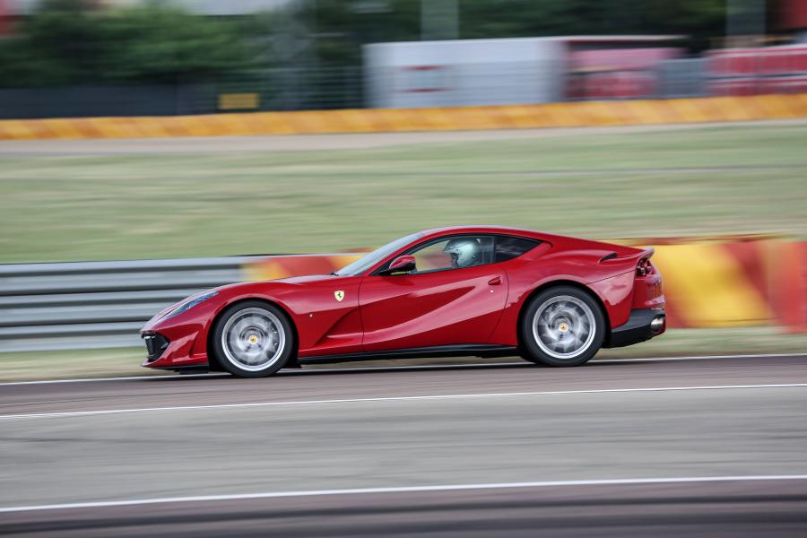  Ferrari 812 Superfast 2017 года  (фото 19 из 91)